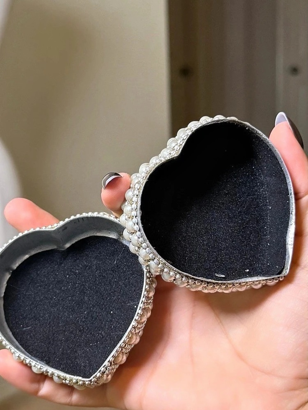 Heart Beaded Clutch in Silver & Black Like New